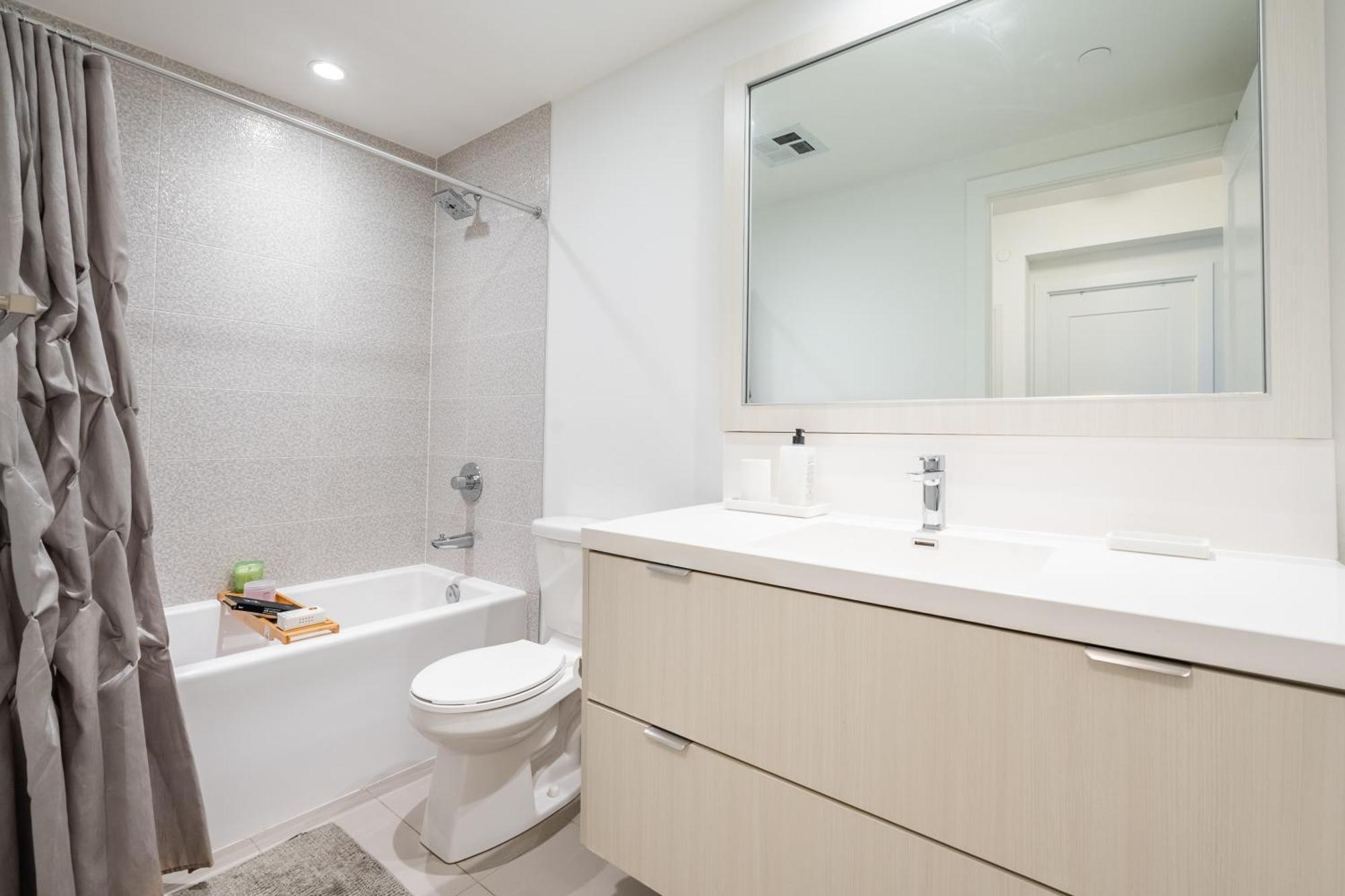 Spacious Corner Apartment Downtown 多伦多 外观 照片
