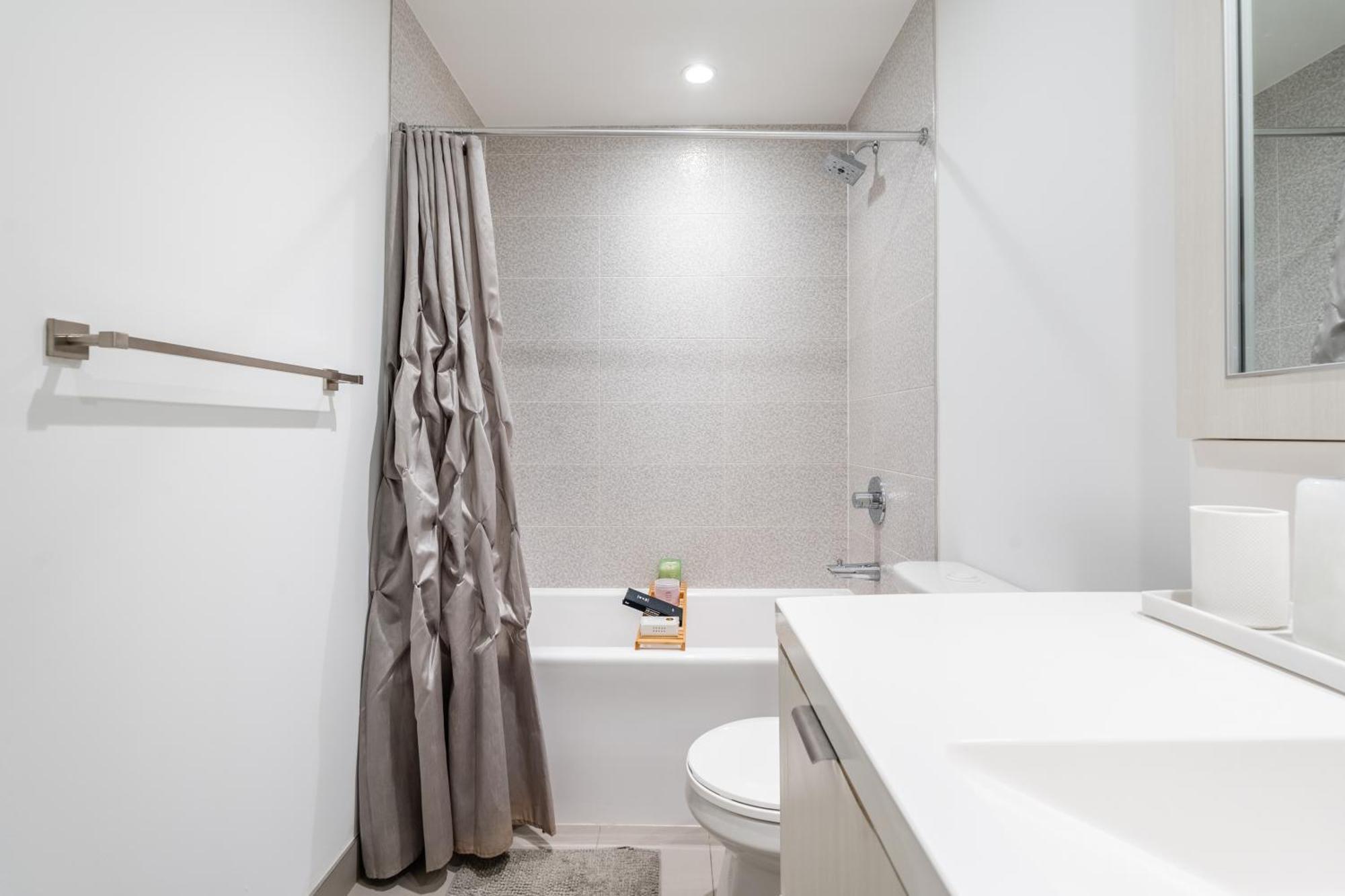 Spacious Corner Apartment Downtown 多伦多 外观 照片